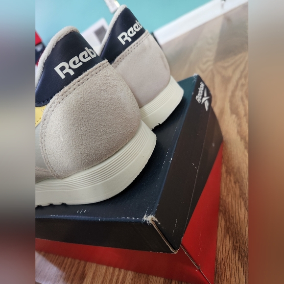 Reebok CL Nylon - Picture 9 of 17